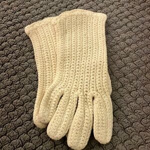 Vintage knitted gloves